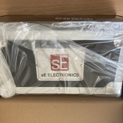 sE Electronics sE4400a Large Diaphragm Multipattern Condenser Microphone image 2