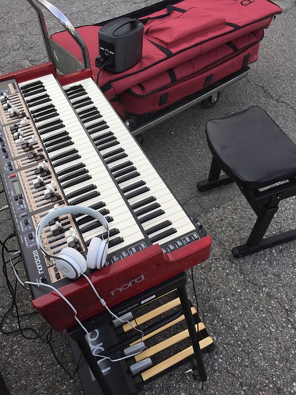 Nord C2d + Pedal Board +half moon switch +music stand +Nord Reverb