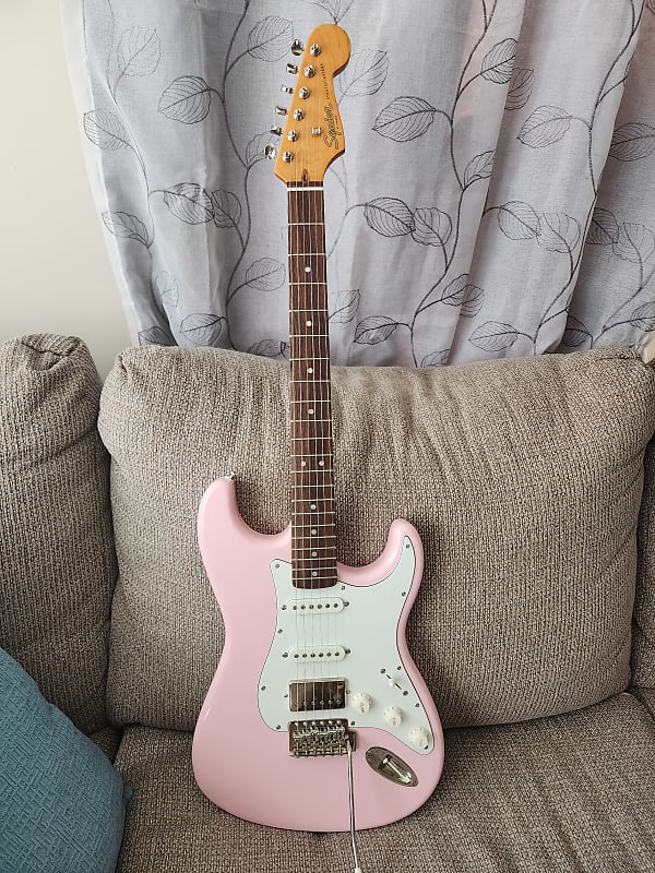 Squier Classic Vibe '60s Stratocaster HSS 2023 - Shell Pink w/ OHSC image 1