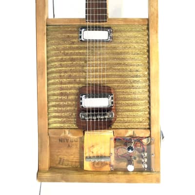 Electric washboard guitar with a vintage Harmony neck and goldfoil pickups The Hillbillycaster 2021 Wood image 2