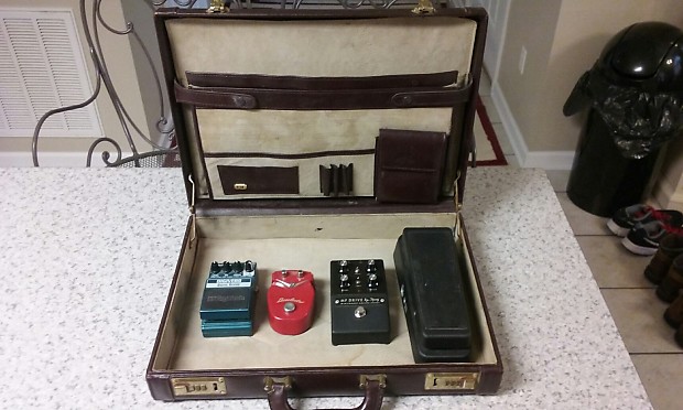 Briefcase pedalboard deals