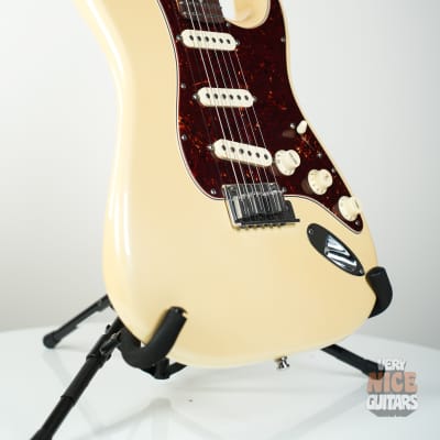 Fender American Deluxe Stratocaster with Rosewood Fretboard and SS frets 2009 Olympic Pearl image 5