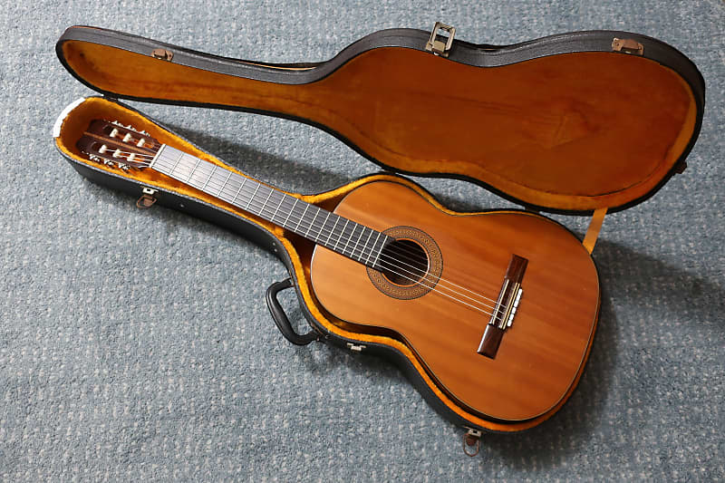 Vintage 1970s S. Yairi Model 650 Classical Acoustic Excellent Reverb