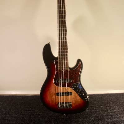 Fender American deluxe jazz bass V プリアンプ Fender American Deluxe Jazz Bass V - 3-Color Sunburst