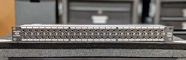ART S8 3Way 8 Channel Microphone Splitter (Pair) | Reverb ART S8 3Way 8 Channel Microphone Splitter (Pair) | Reverb