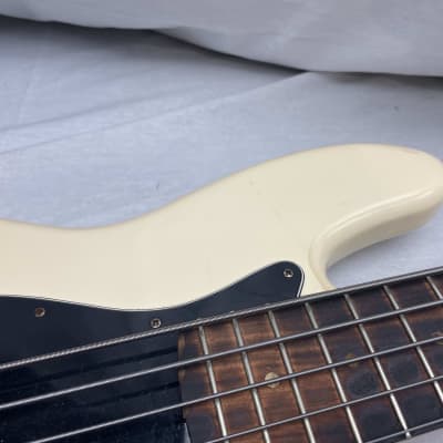 Fender Deluxe Active Jazz Bass V 5-string J-Bass 2020 - Olympic White / Pau Ferro fingerboard image 4