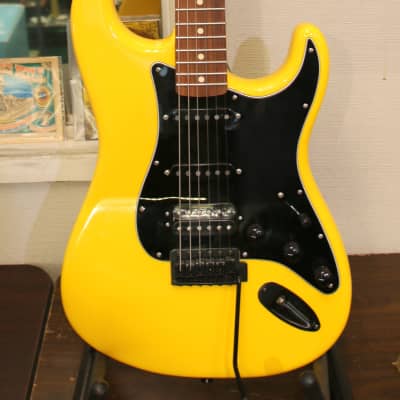 Fender USA Body/Mexico Neck Stratocaster 2018 - Yellow image 1