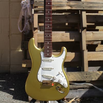 Fender Custom Shop 50th Anniversary 65 Stratocaster in Gold Metallic Relic 2004 image 1