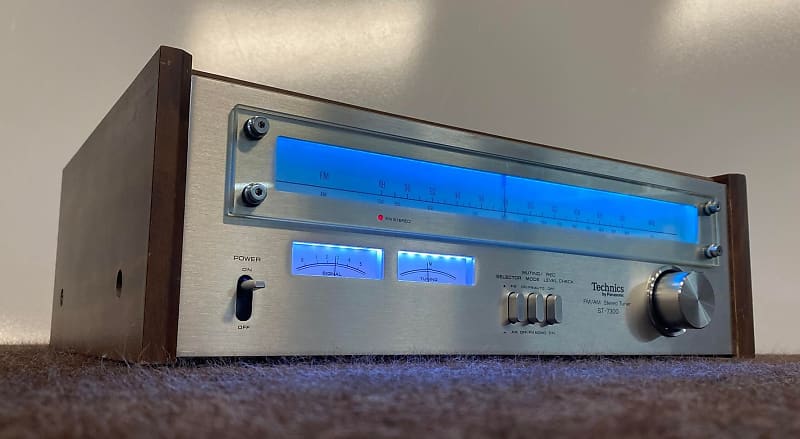 Vintage Technics ST-7300 AM/FM Stereo Tuner (1976-79). Serviced!