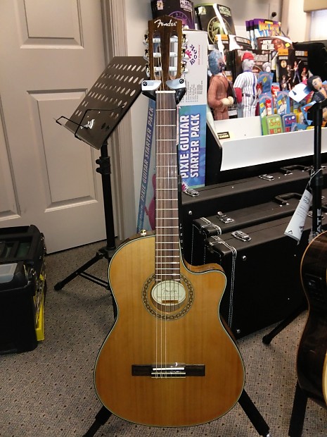 Fender CN-240SCE Classical Cutaway Nylon Acoustic-Electric