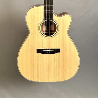 Froggy Bottom F Deluxe Cutaway Adirondack & Koa image 2