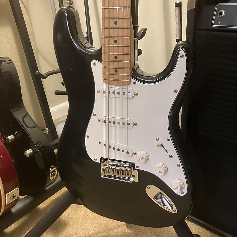 Fender Squier ストラトキャスター Standard Squier Standard Stratocaster 2001 - 2018 | Reverb