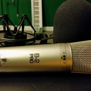 Behringer B-2 Pro Multipattern Large Diaphragm Condenser Microphone