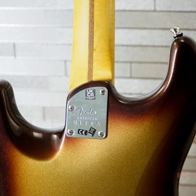 Fender American Ultra Stratocaster with Maple Fretboard - Mocha Burst image 7