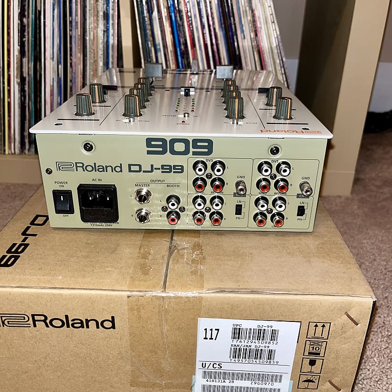 Roland 909 DJ-99 (MINT) 2-Channel DJ Scratch Mixer