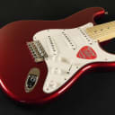 Fender American Special Stratocaster - Maple Fingerboard - Candy Apple Red 723