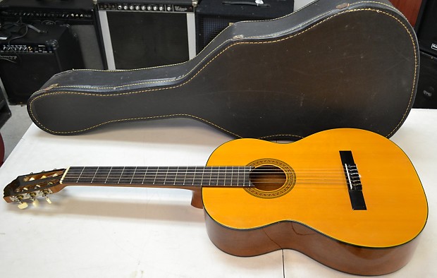 Takamine g126 store classical guitar