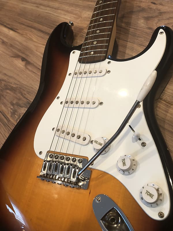 FENDER SQUIER BULLET STRAT BROWN SUNBURST STRATOCASTER