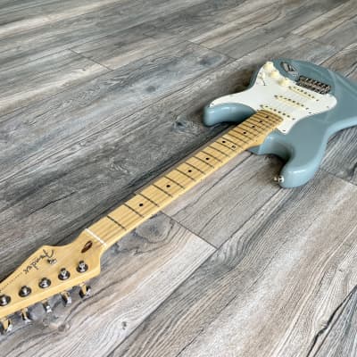 Fender American Professional Stratocaster image 2