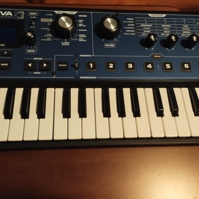 Novation MiniNova 37-Key 18-Voice Synthesizer 2012 - Present - Blue