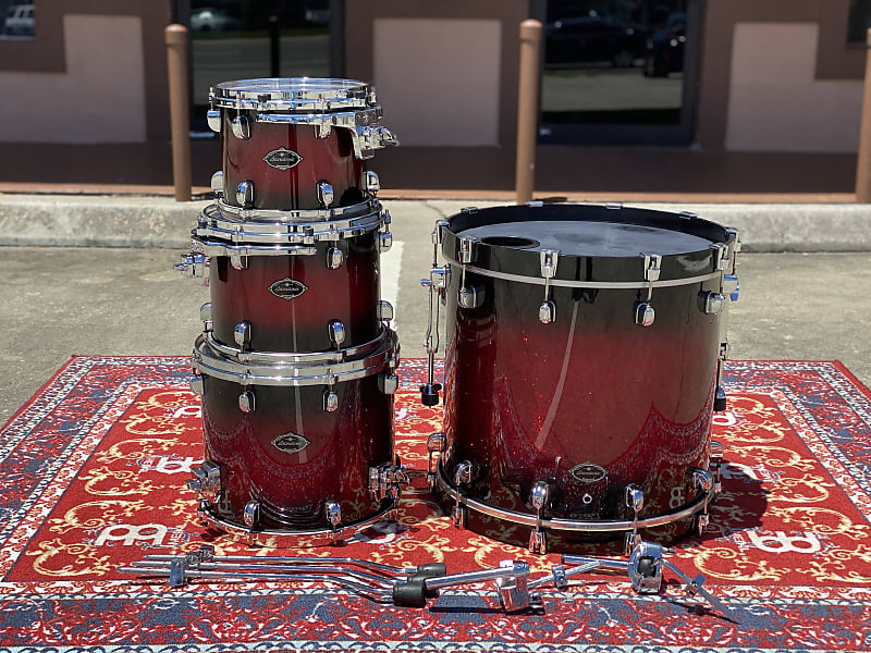 Tama 10,12,14,20 Starclassic Birch/Bubinga in Red Sparkle Tama 10,12,14,20 Starclassic Birch/Bubinga in Red Sparkle