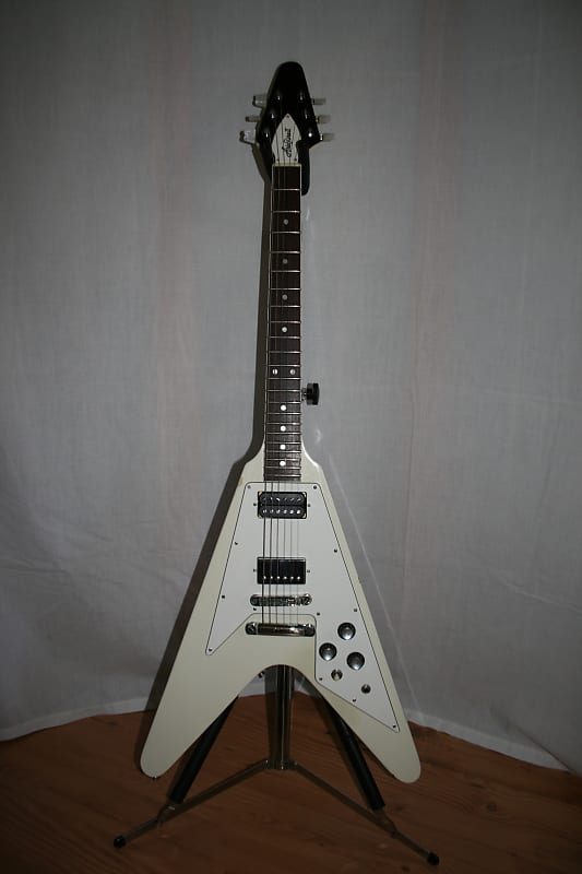 Aria Pro II FV-550 Flying V | Reverb
