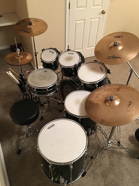 7 Piece Tama Rockstar Black with ALL Hardware and Cymbals