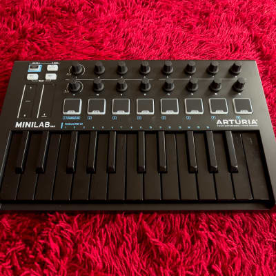 Arturia MiniLab MkII Deep Black Edition 25-Key MIDI Controller 2020 - Deep Black Edition