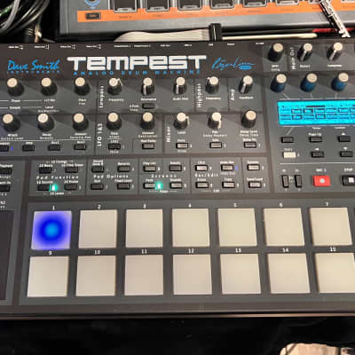 Dave Smith Instruments Tempest 6-Voice analog/digital Drum Machine w/travel case