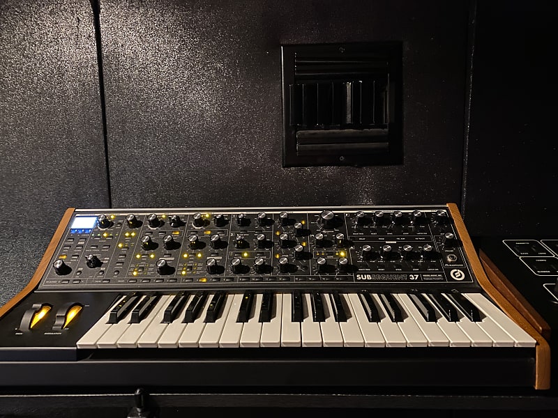 Moog sub 37 tribute edition hotsell
