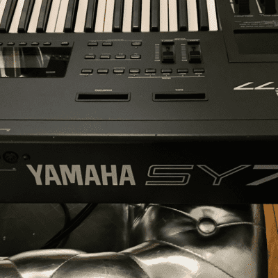 Yamaha SY77 Synthesizer