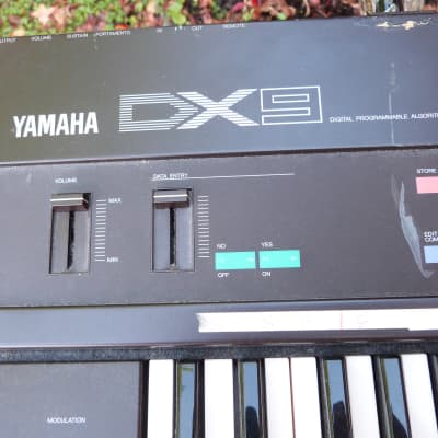 Yamaha  dx-9 dx9 synth synthesizer Keyboard