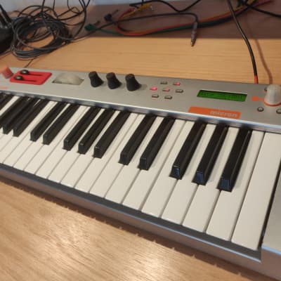 Alesis Micron Mid-00s - Silver/Red