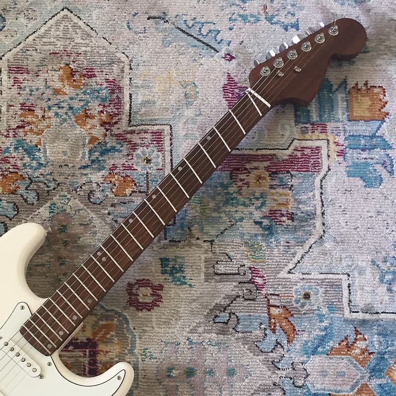 Multi scale neck on sale