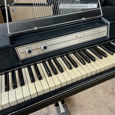 Pian electric Wurlitzer 200A cu 64 de tastePian electric Wurlitzer 200A cu 64 de taste  