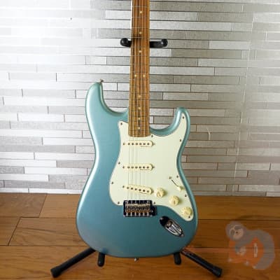 Fender Deluxe Roadhouse Stratocaster with Pau Ferro Fretboard - Mystic Ice Blue image 9