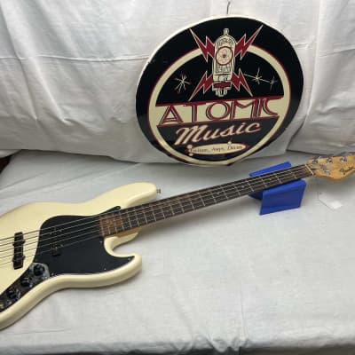 Fender Deluxe Active Jazz Bass V 5-string J-Bass 2020 - Olympic White / Pau Ferro fingerboard for sale