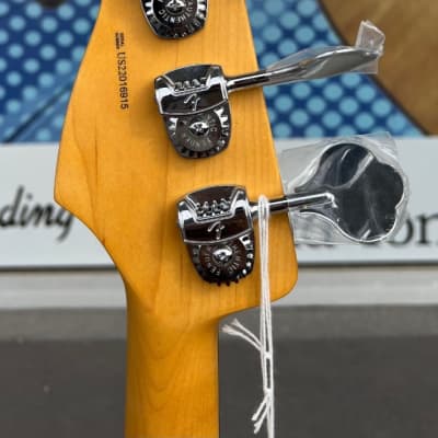 Fender American Professional II Fretless Jazz Bass Olympic White w/Case 8.7 lbs image 8