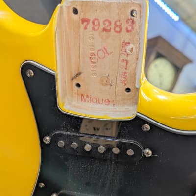Fender USA Body/Mexico Neck Stratocaster 2018 - Yellow image 15