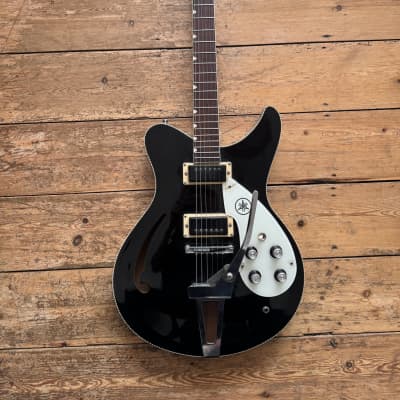 YAMAHA SA-15 セミアコ SA-15 - Display Collection - INNOVATION ROAD - Yamaha