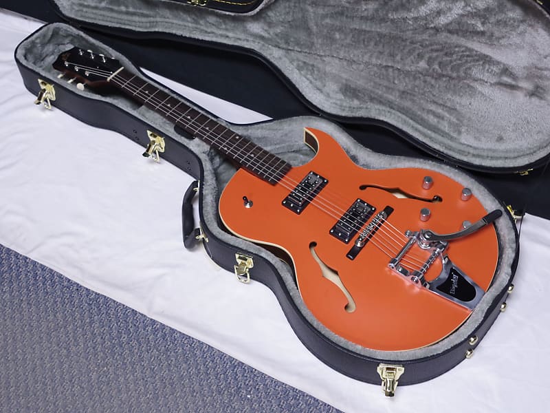 The Loar hollowbody electric guitar - NEW Thinbody Archtop Orange