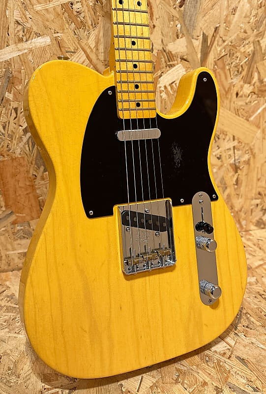 Pre Owned Fender 2018 Custom Shop '52 Telecaster Lush Closet Classic - Butterscotch Blonde Inc. Case image 1
