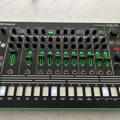 Roland AIRA TR-8 Rhythm Performer Drum Machine 2014 - Present - Black