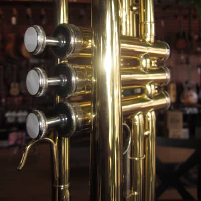 Mendini MTT-L Student Bb Trumpet w/ Orig. Case, 7C Mouthpiece, Polishing Cloth, Valve Oil #J15110691 image 4