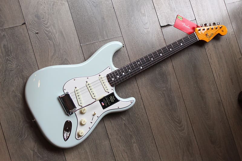 FENDER "American Vintage II 1965 Stratocaster, Round-Lam Rosewood Fingerboard, Sonic Blue" HARDCASE, 3, 69 KG image 1