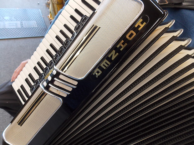 Hohner Musette IV accordion with case professional bring all offers