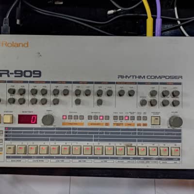 Roland TR-909 Rhythm Composer 1983 - 1985
