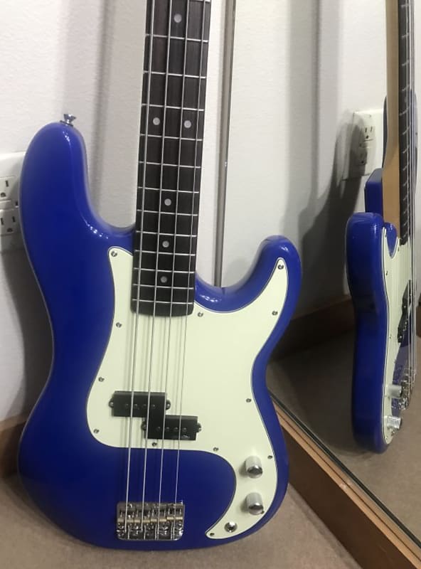 Vintage V4-BBL Bayview Blue Reissue P-Bass Electric Bass / LAST ONE!