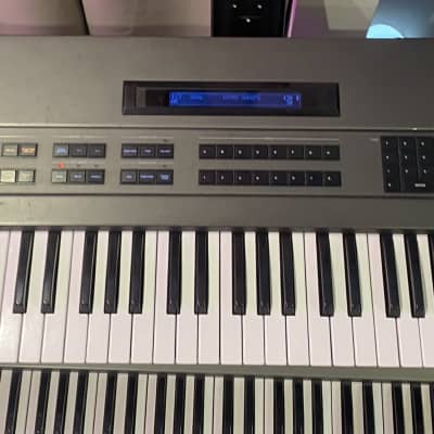 Roland Super JX-10 76-Key Analog Polyphonic Synthesizer with PG800 Programmer