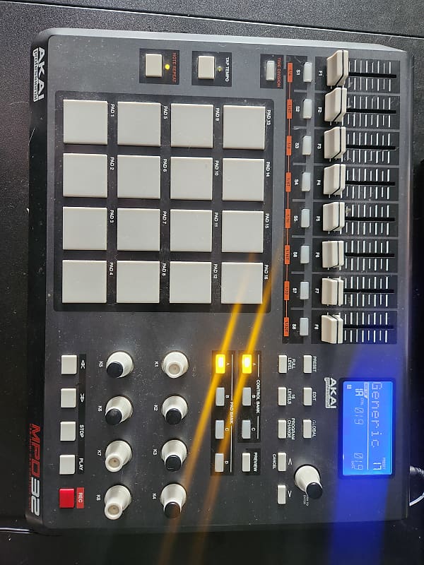 Akai MPD32 | Reverb